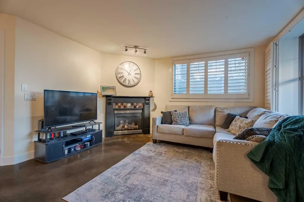 3704 15a Street SW Calgary AB T2T4C3