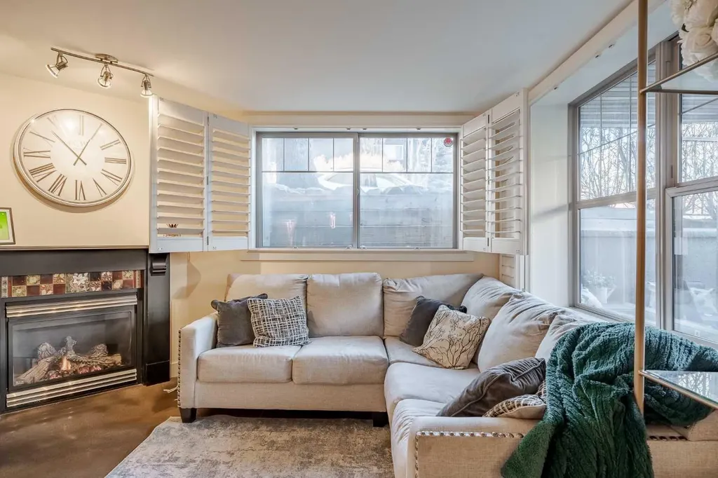 3704 15a Street SW Calgary AB T2T4C3