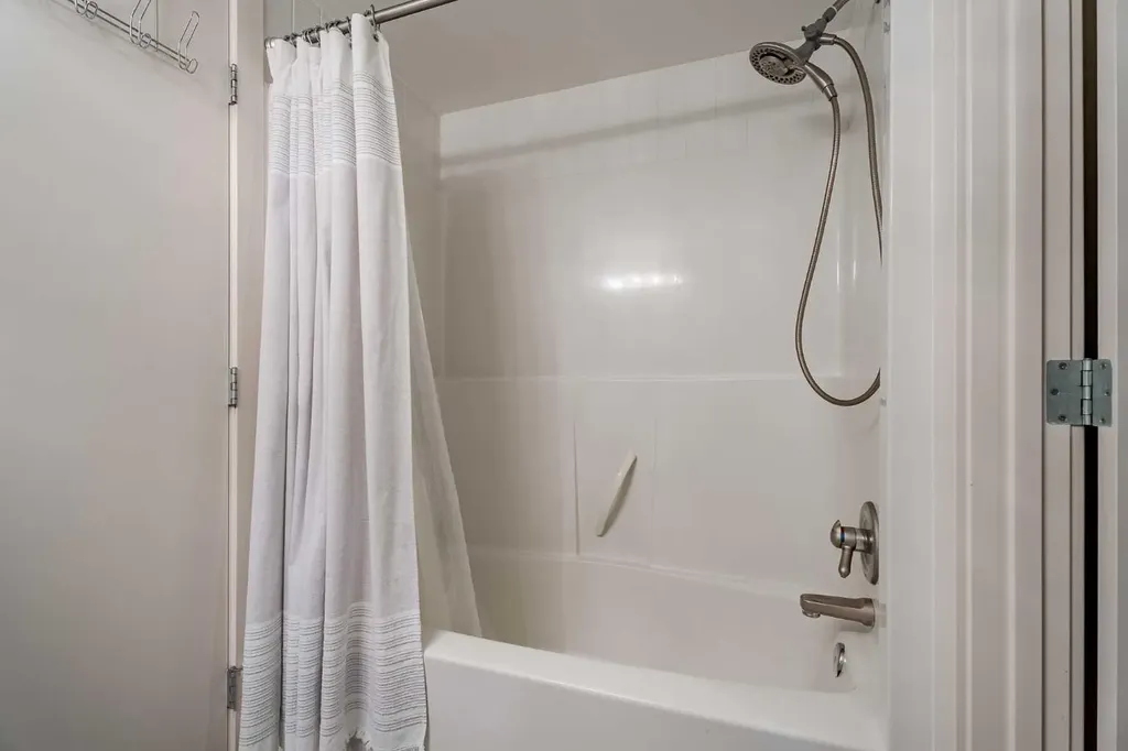 3704 15a Street SW Calgary AB T2T4C3