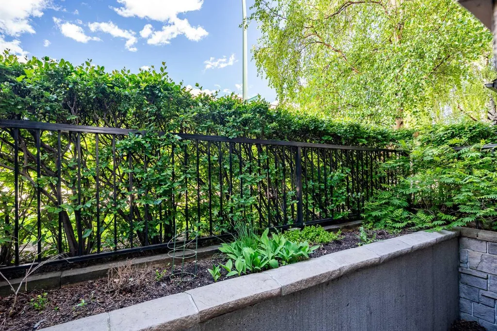 3704 15a Street SW Calgary AB T2T4C3