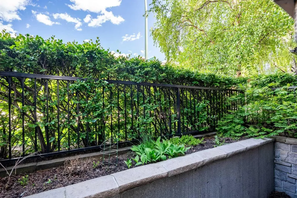 3704 15a Street SW Calgary AB T2T4C3