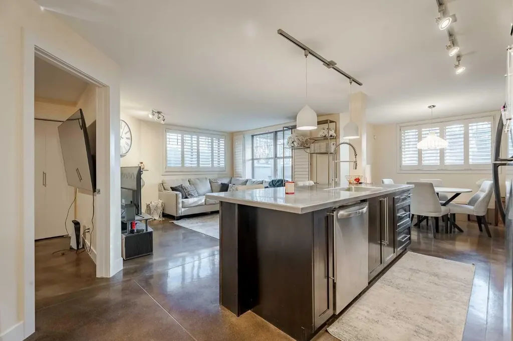 3704 15a Street SW Calgary AB T2T4C3