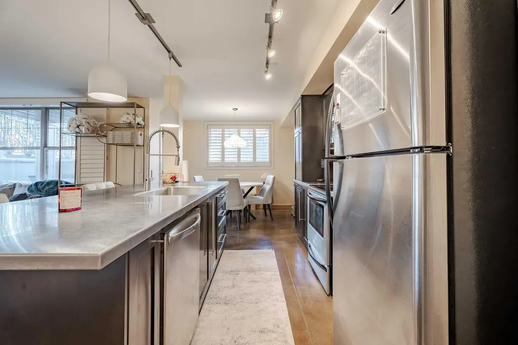 3704 15a Street SW Calgary AB T2T4C3