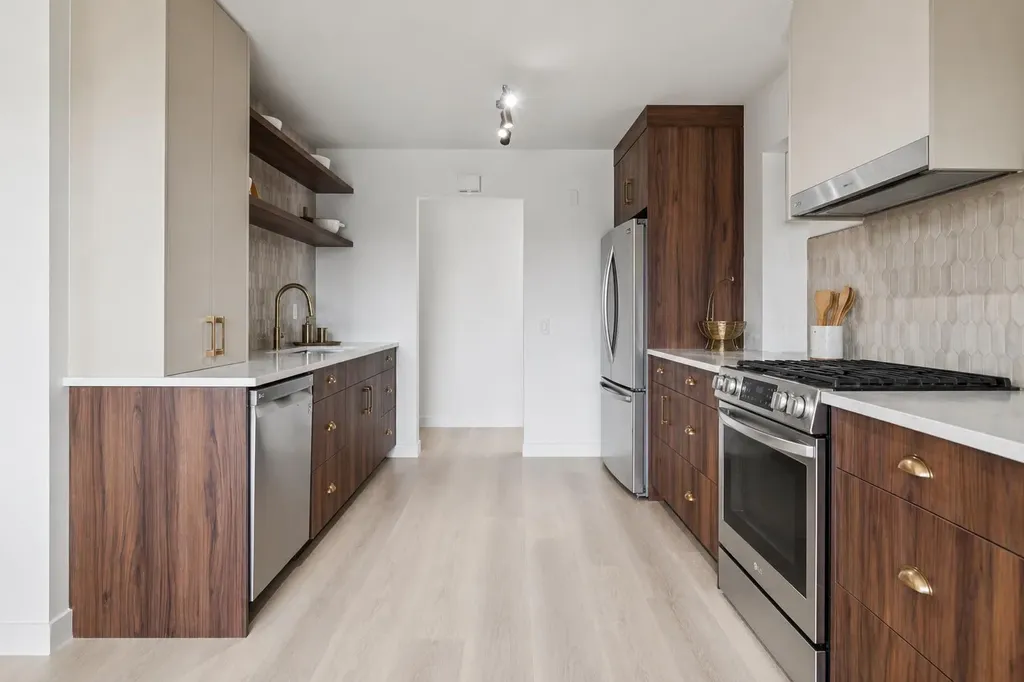 1212 Lake Sylvan Drive SE Calgary AB T2J5N7