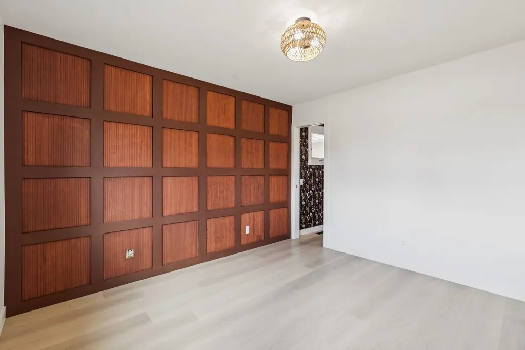 1212 Lake Sylvan Drive SE Calgary AB T2J5N7
