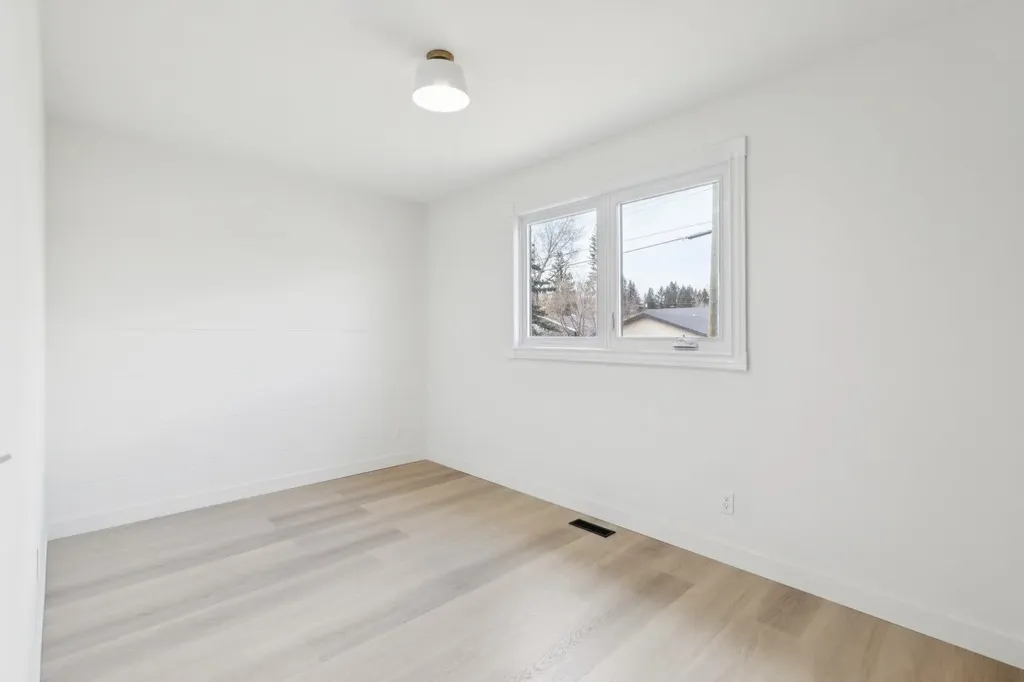 1212 Lake Sylvan Drive SE Calgary AB T2J5N7