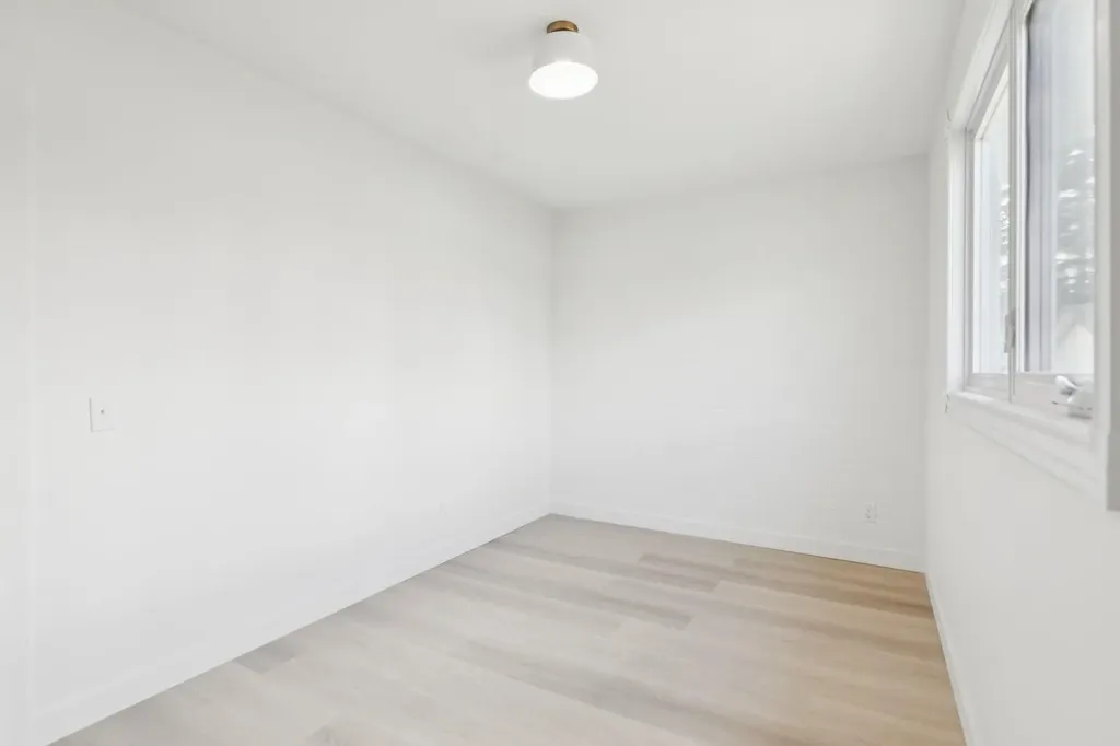 1212 Lake Sylvan Drive SE Calgary AB T2J5N7