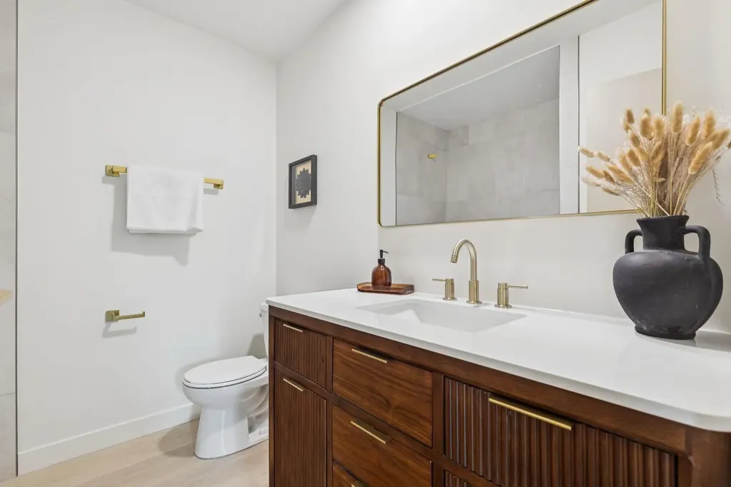 1212 Lake Sylvan Drive SE Calgary AB T2J5N7