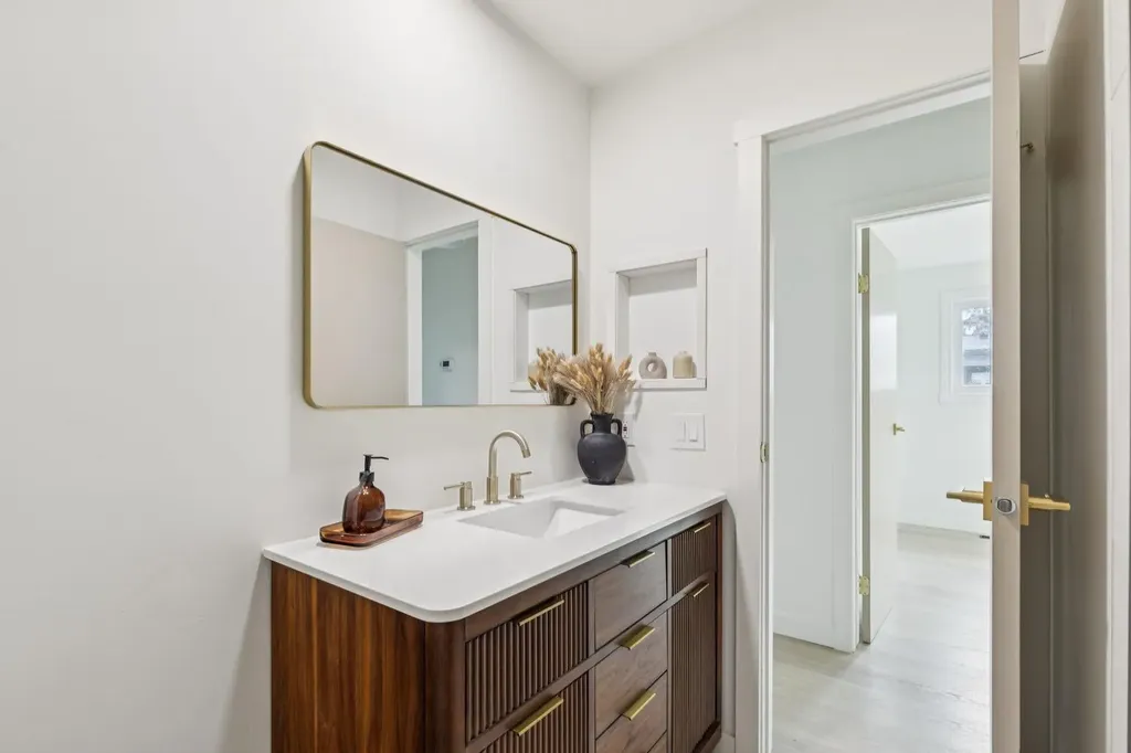 1212 Lake Sylvan Drive SE Calgary AB T2J5N7