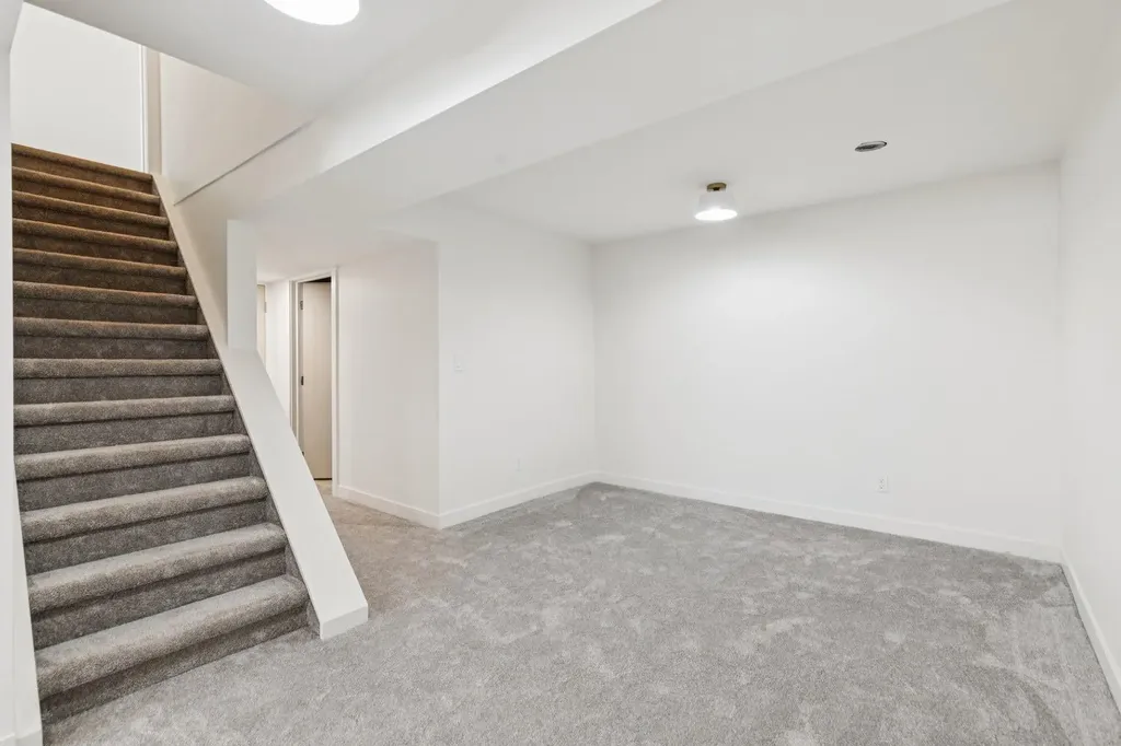 1212 Lake Sylvan Drive SE Calgary AB T2J5N7