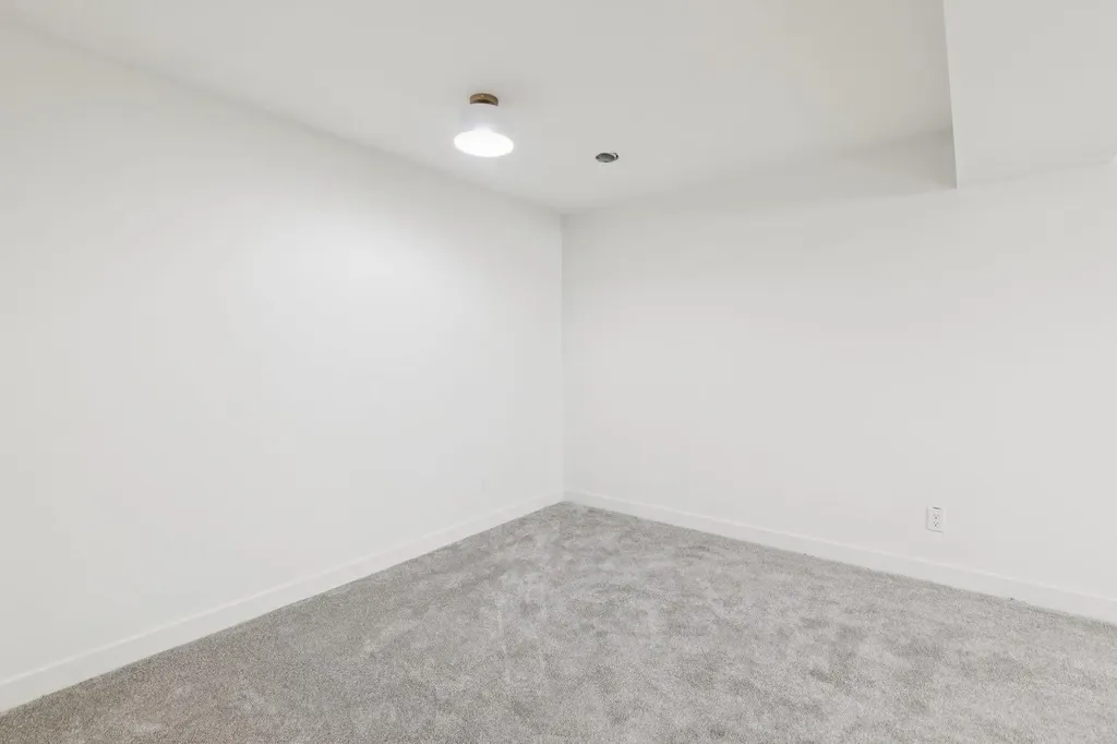 1212 Lake Sylvan Drive SE Calgary AB T2J5N7