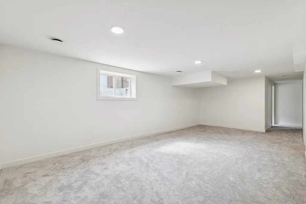 1212 Lake Sylvan Drive SE Calgary AB T2J5N7