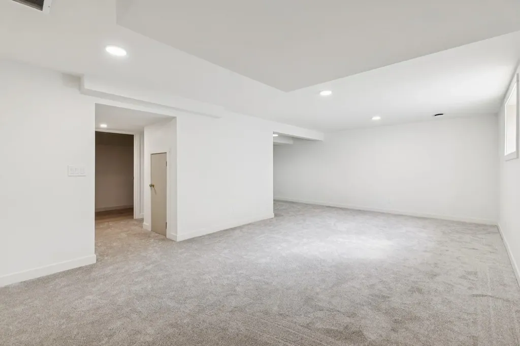 1212 Lake Sylvan Drive SE Calgary AB T2J5N7