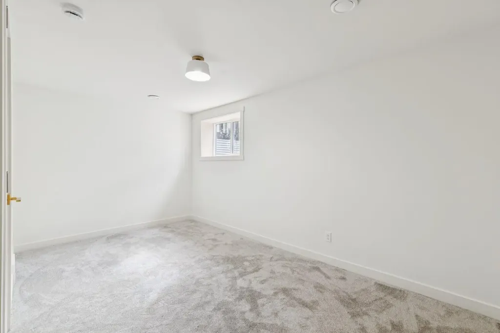 1212 Lake Sylvan Drive SE Calgary AB T2J5N7