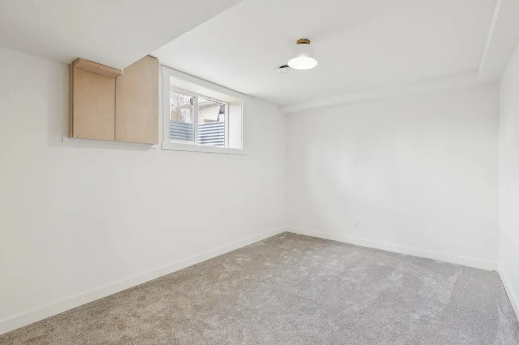 1212 Lake Sylvan Drive SE Calgary AB T2J5N7