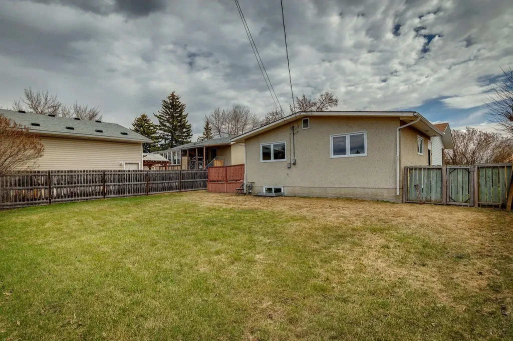 1212 Lake Sylvan Drive SE Calgary AB T2J5N7