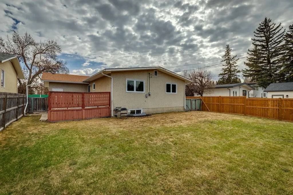 1212 Lake Sylvan Drive SE Calgary AB T2J5N7