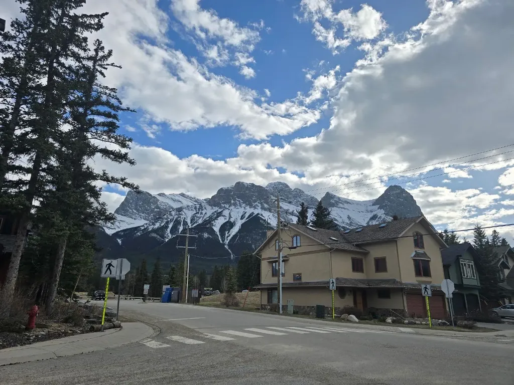 538 1 Street Canmore AB T1W 2L1