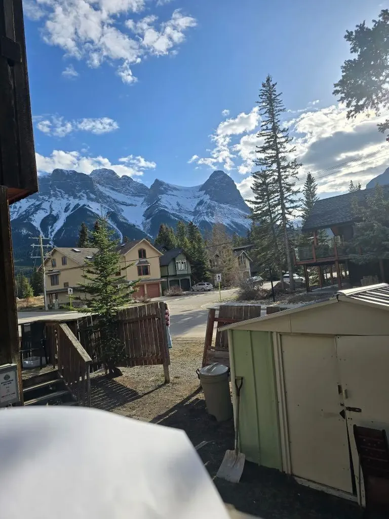 538 1 Street Canmore AB T1W 2L1