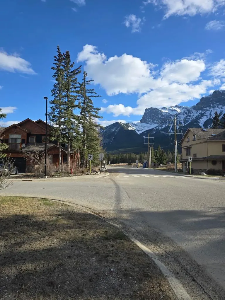 538 1 Street Canmore AB T1W 2L1
