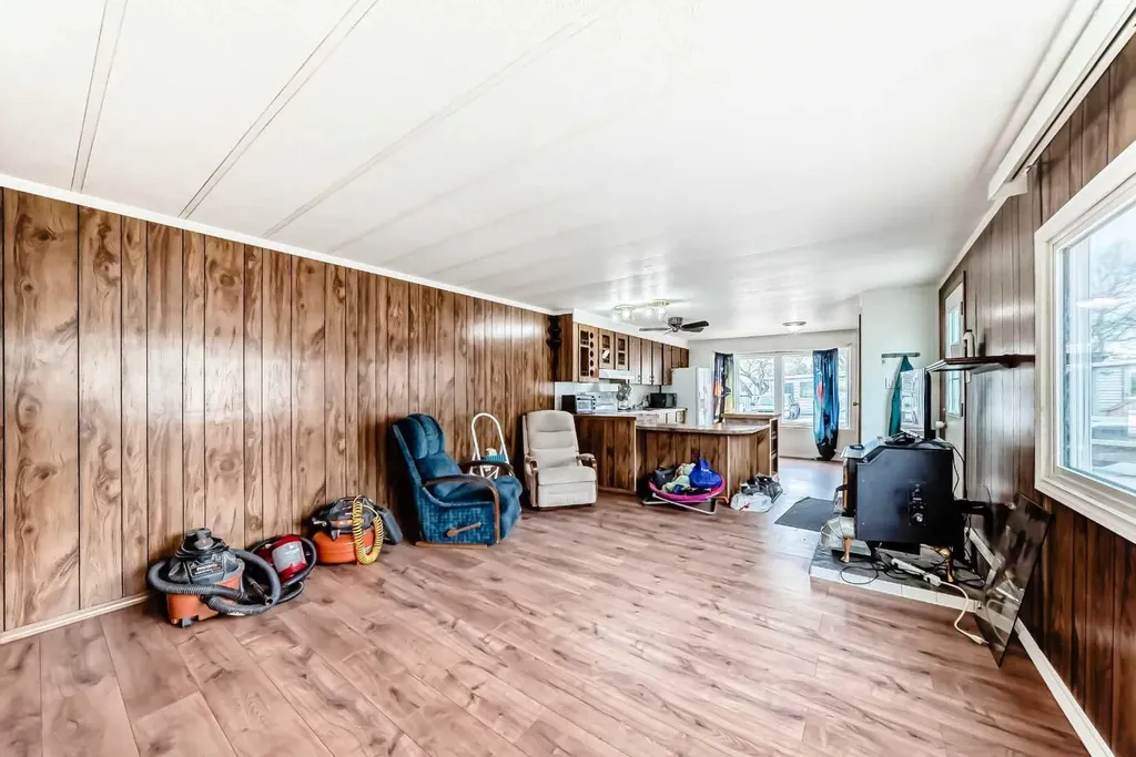 6724 17 Avenue SE Calgary AB T2A0W5