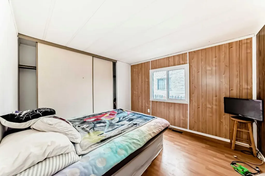 6724 17 Avenue SE Calgary AB T2A0W5