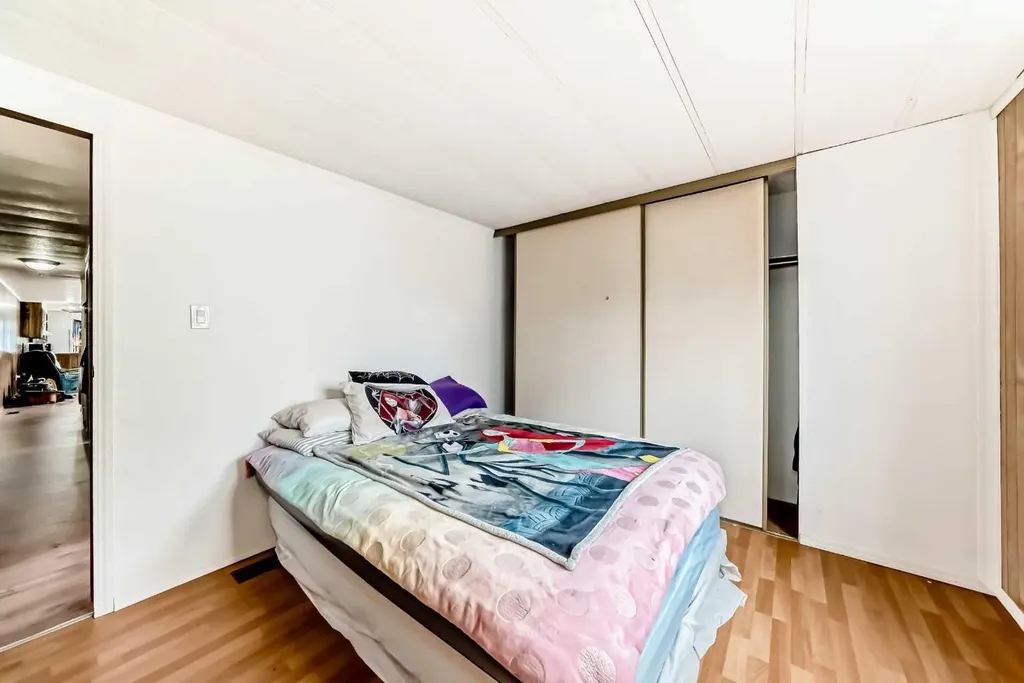 6724 17 Avenue SE Calgary AB T2A0W5