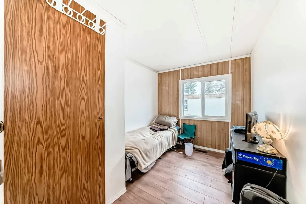 6724 17 Avenue SE Calgary AB T2A0W5