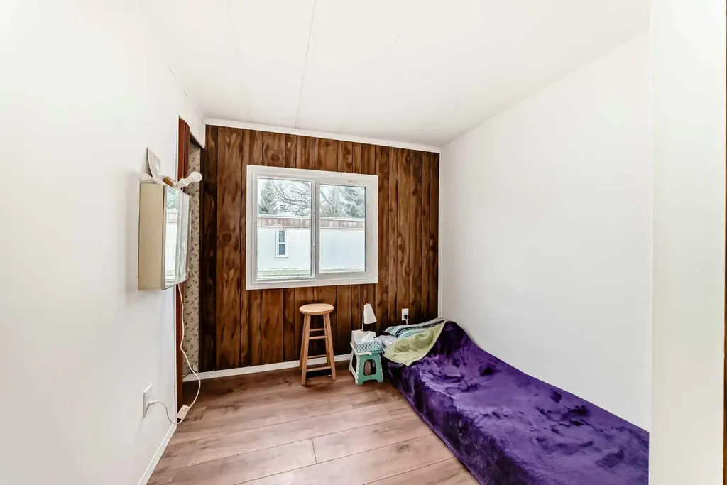 6724 17 Avenue SE Calgary AB T2A0W5