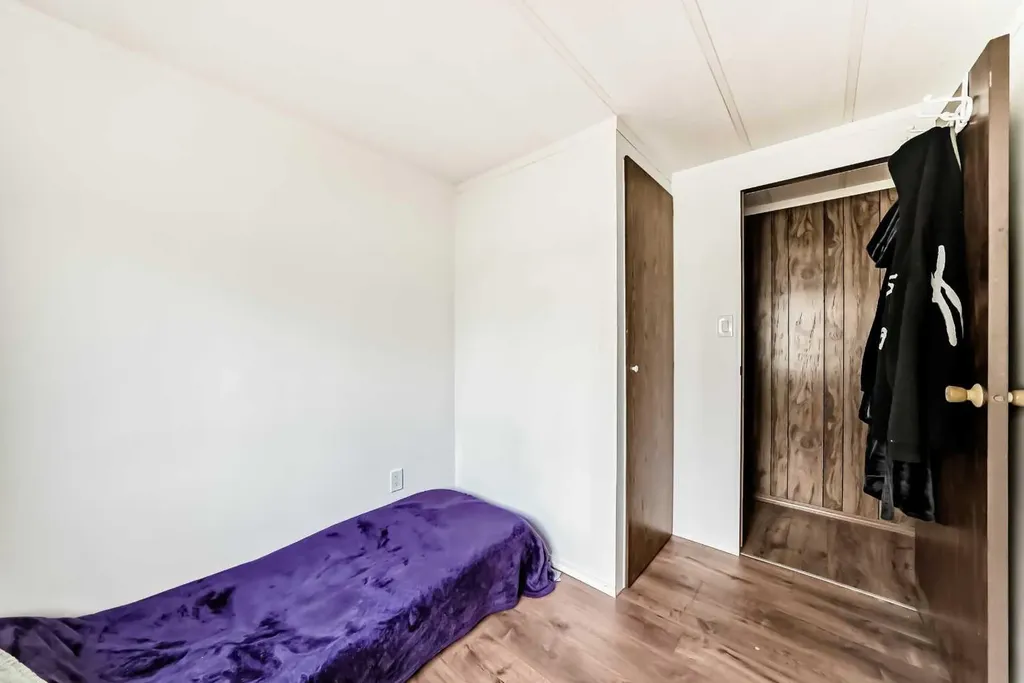 6724 17 Avenue SE Calgary AB T2A0W5