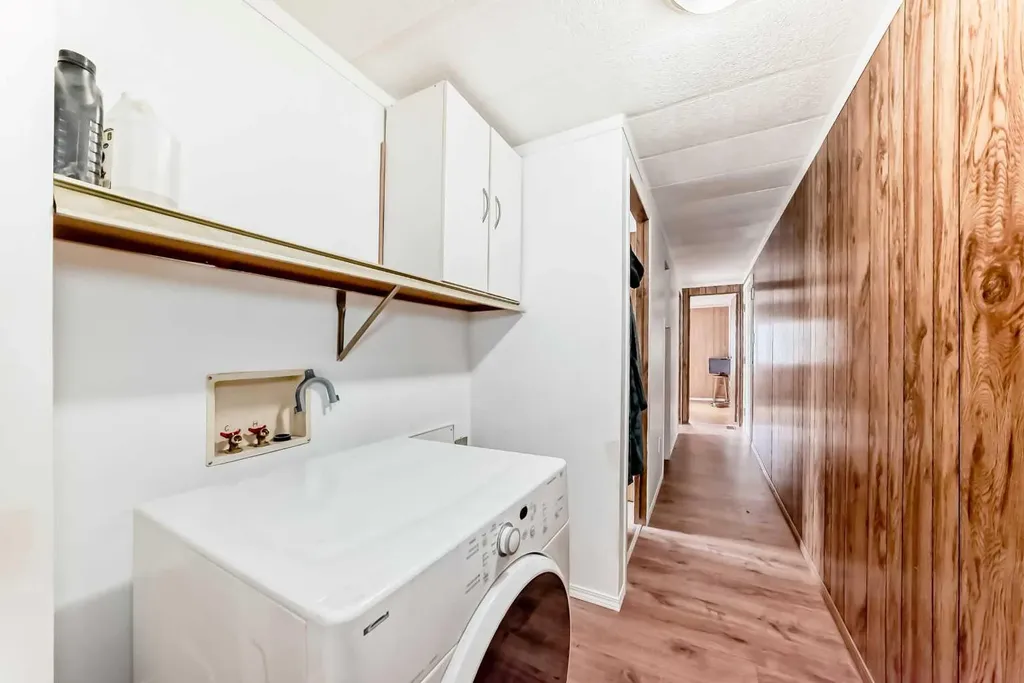 6724 17 Avenue SE Calgary AB T2A0W5