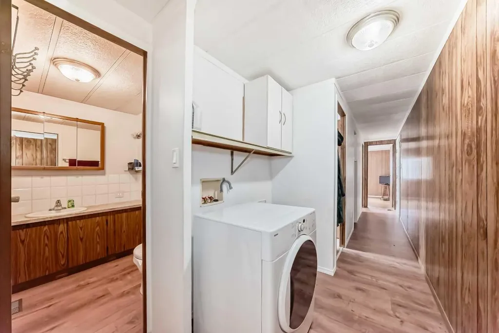 6724 17 Avenue SE Calgary AB T2A0W5