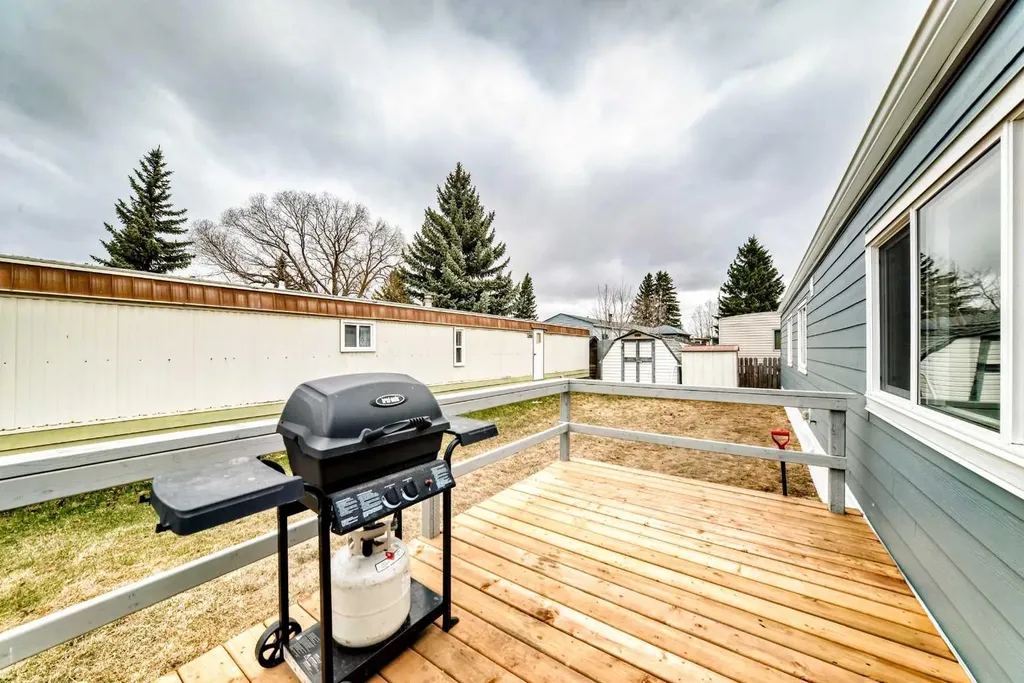 6724 17 Avenue SE Calgary AB T2A0W5