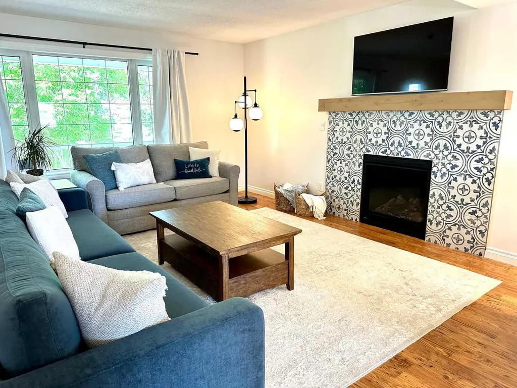 5028 Lakeshore Drive Sylvan Lake AB T4S 1A9