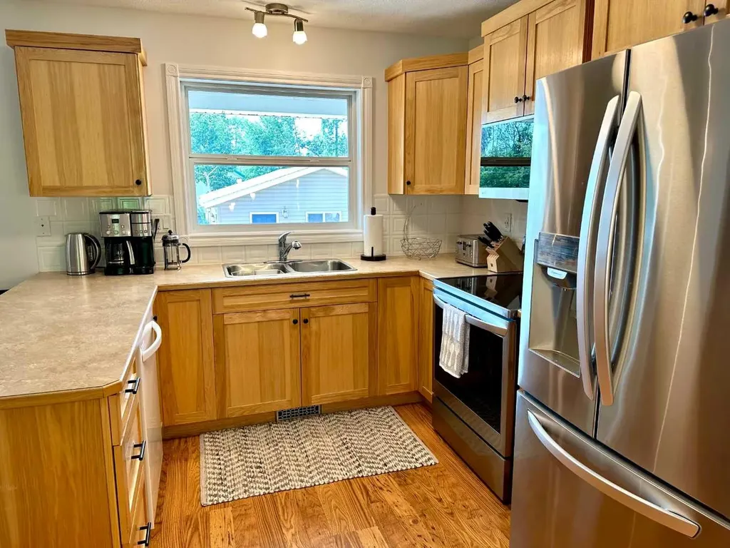5028 Lakeshore Drive Sylvan Lake AB T4S 1A9