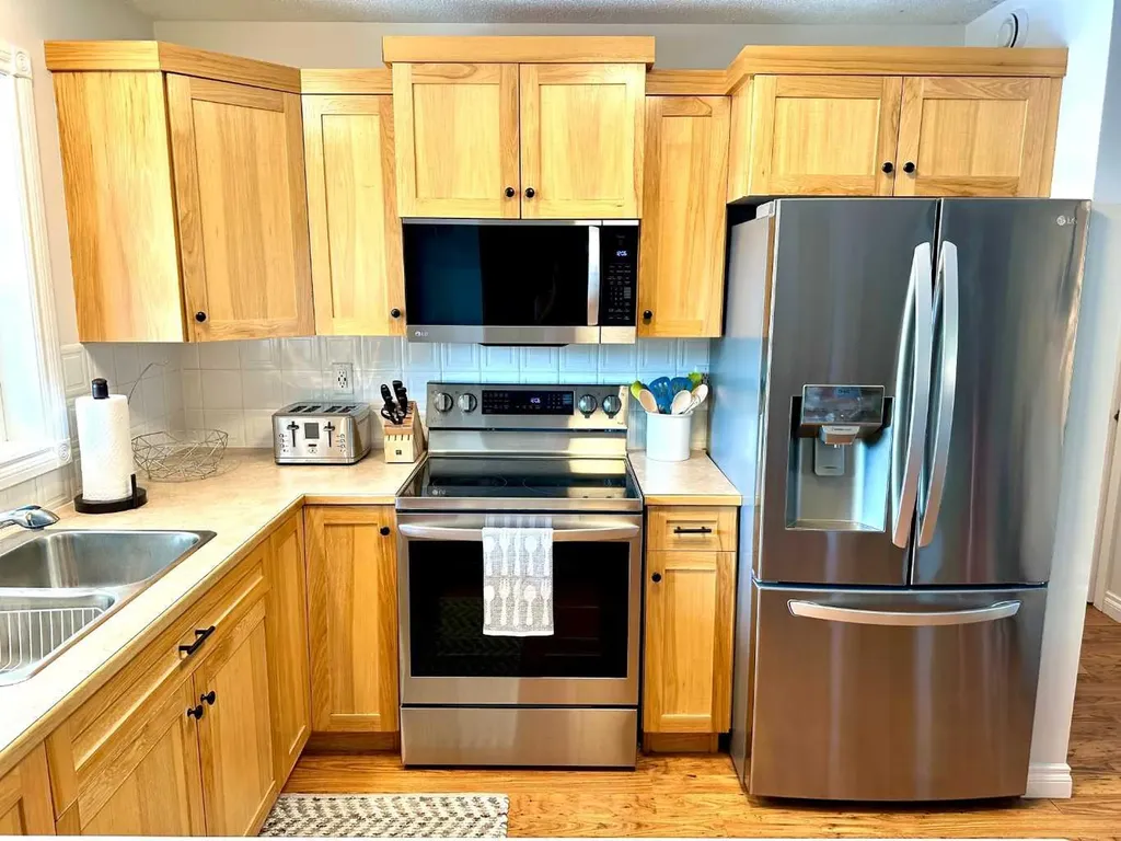 5028 Lakeshore Drive Sylvan Lake AB T4S 1A9