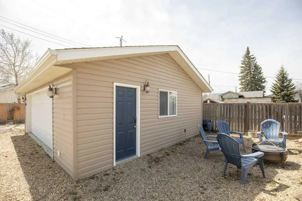 5028 Lakeshore Drive Sylvan Lake AB T4S 1A9