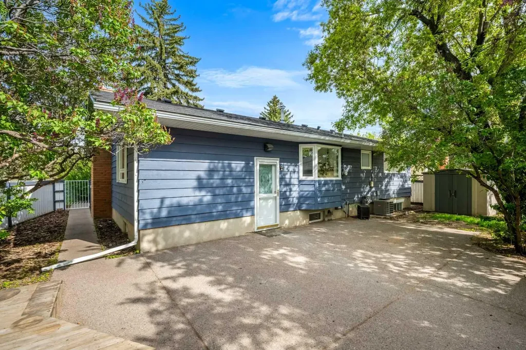 235 Lake Rosen Crescent SE Calgary AB T2J 3L9