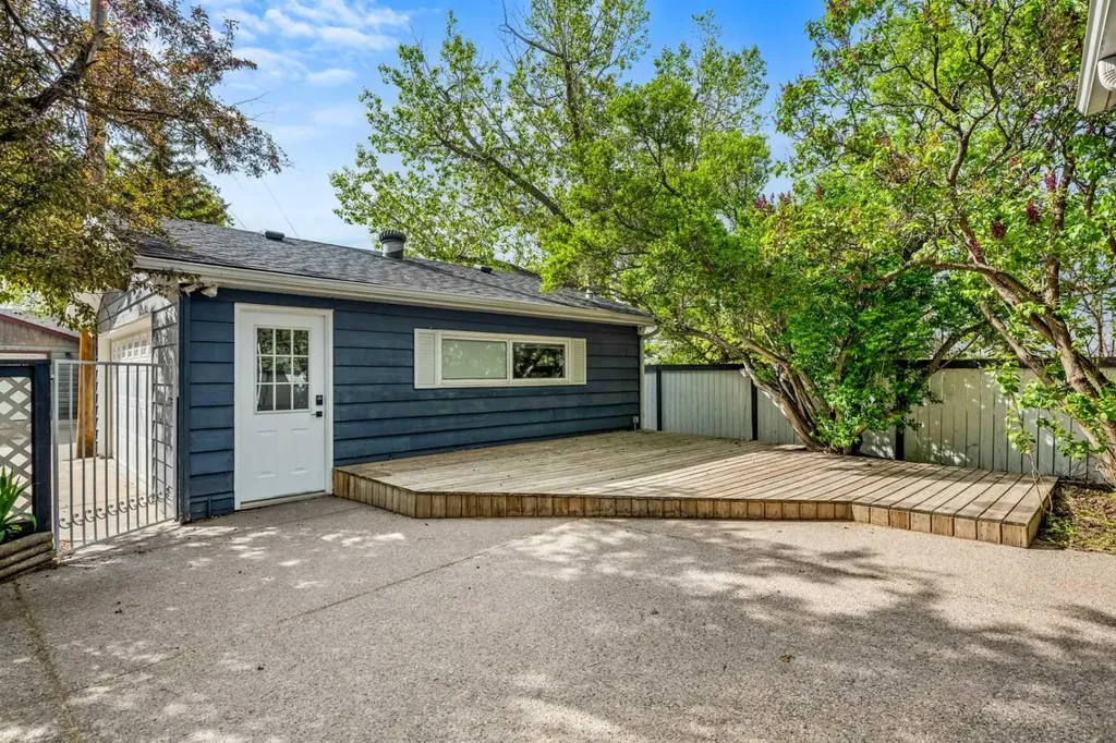 235 Lake Rosen Crescent SE Calgary AB T2J 3L9