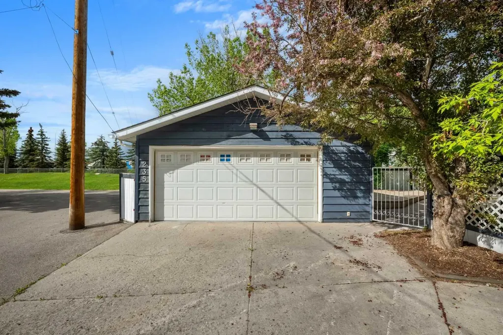 235 Lake Rosen Crescent SE Calgary AB T2J 3L9