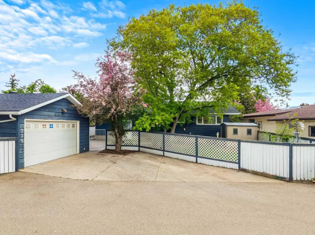 235 Lake Rosen Crescent SE Calgary AB T2J 3L9