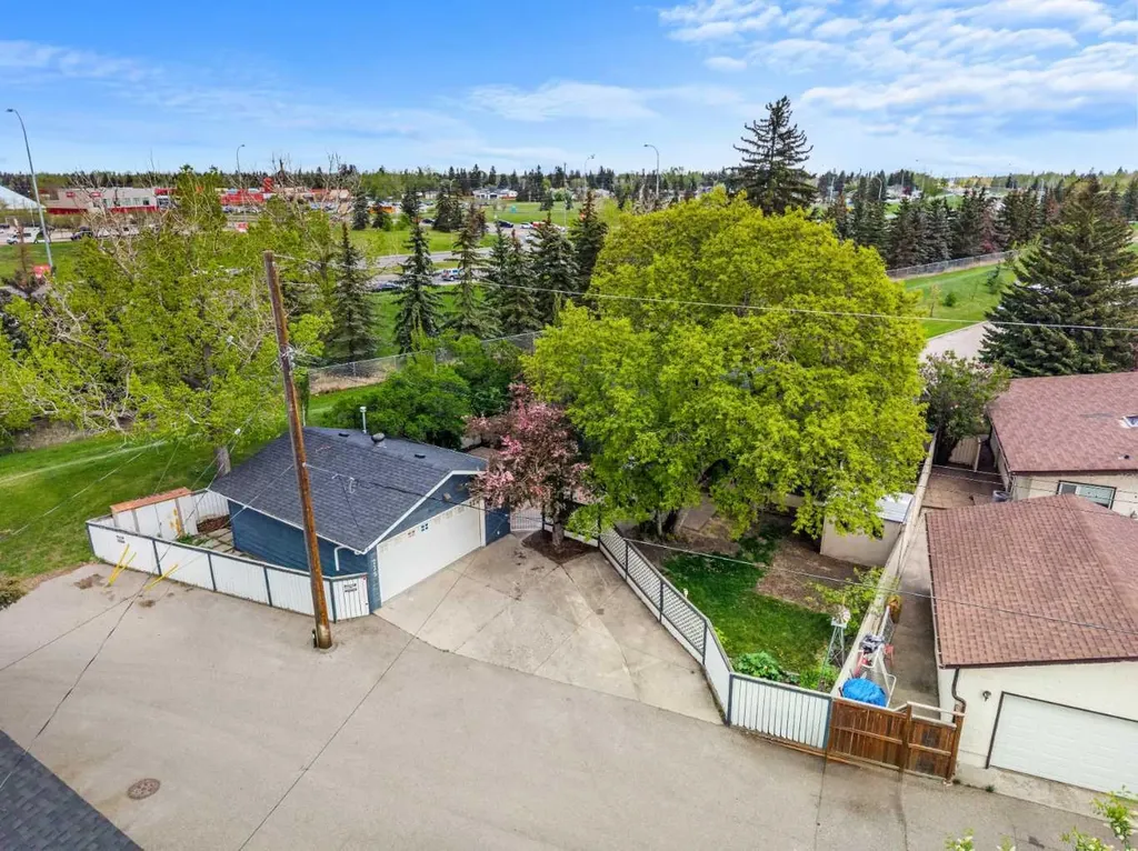 235 Lake Rosen Crescent SE Calgary AB T2J 3L9