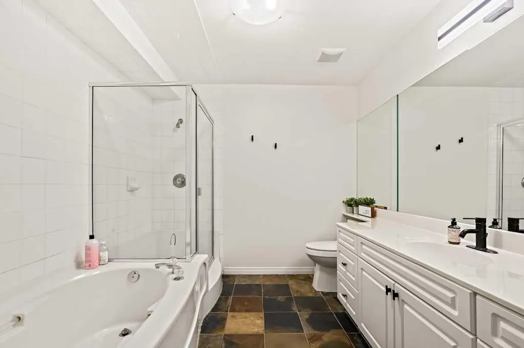 1110 5 Avenue NW Calgary AB T2N 0R6