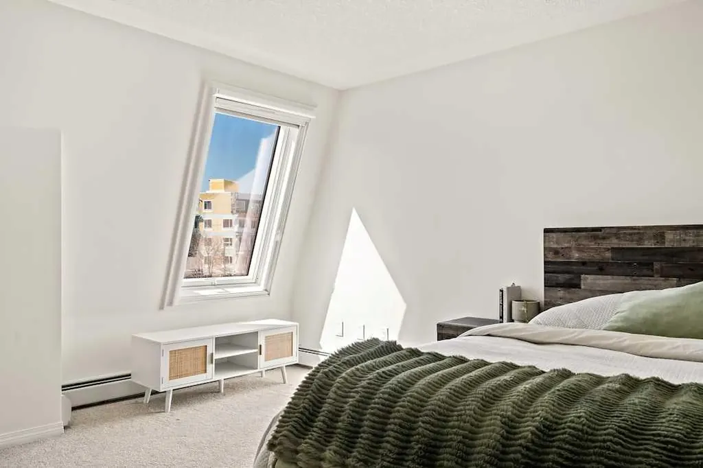 1110 5 Avenue NW Calgary AB T2N 0R6