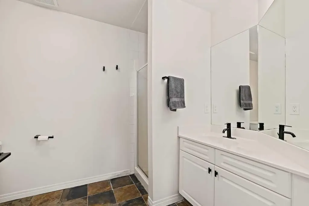 1110 5 Avenue NW Calgary AB T2N 0R6