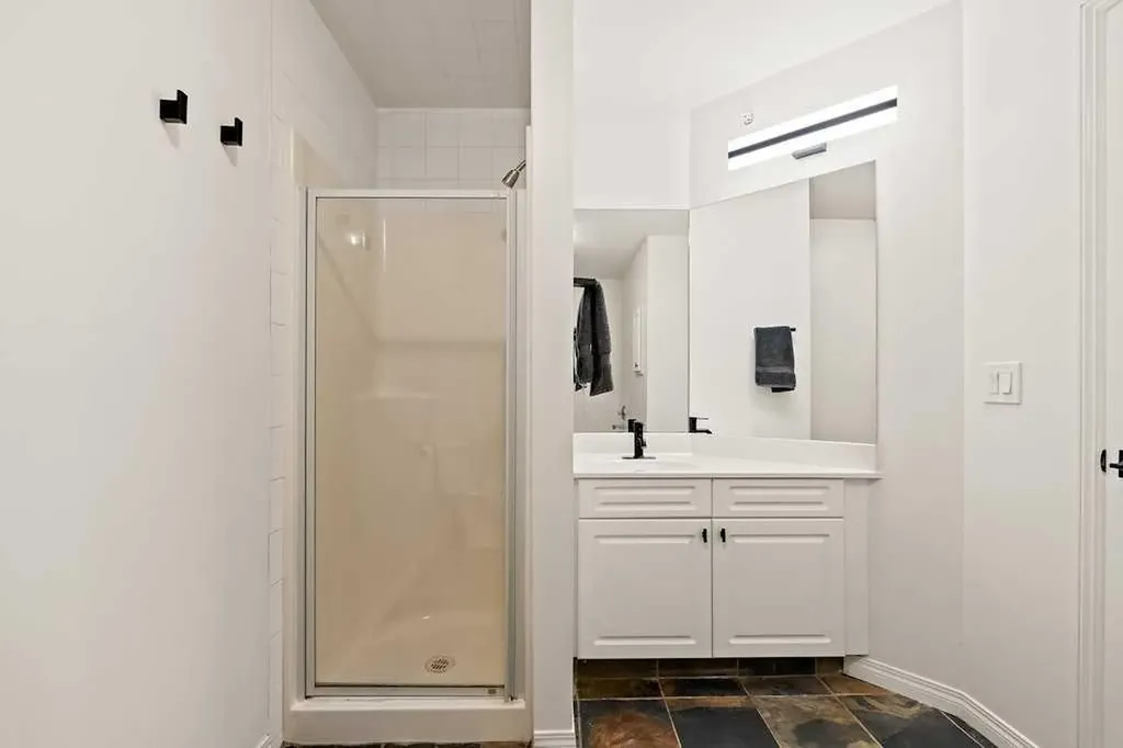 1110 5 Avenue NW Calgary AB T2N 0R6