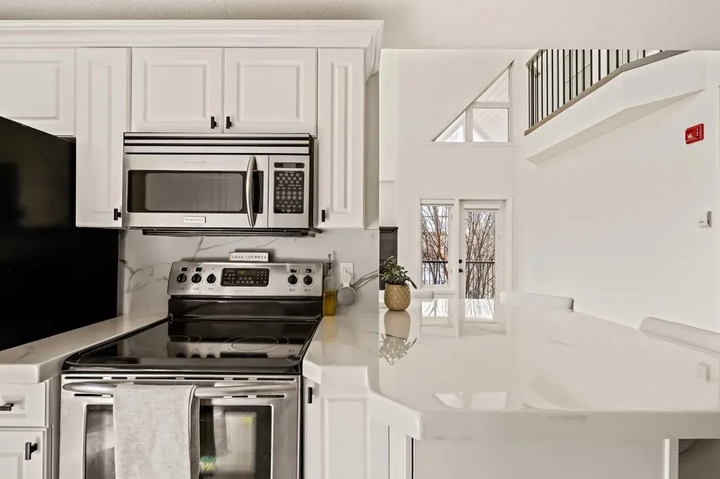 1110 5 Avenue NW Calgary AB T2N 0R6