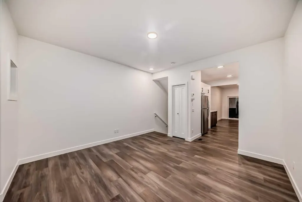 76 Tuscany Summit Square NW Calgary AB T3L 0G1