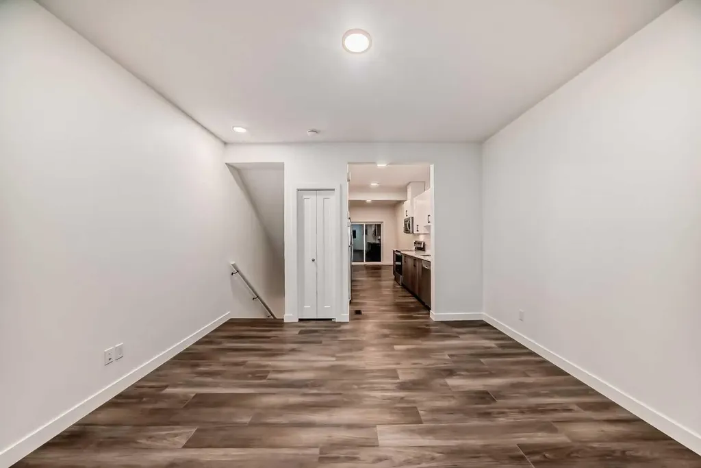 76 Tuscany Summit Square NW Calgary AB T3L 0G1