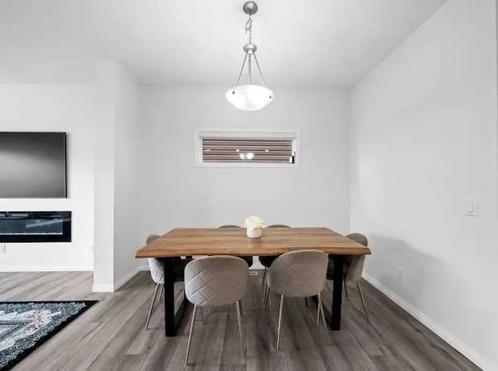 136 Lucas Street NW Calgary AB T3P1R6